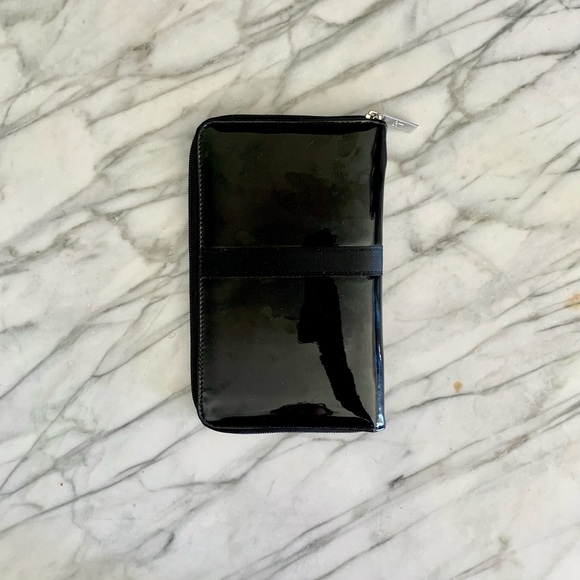 *SOLD* Your Beautiful Basics Airbrush 101 Brush Set - Picture 3 of 9